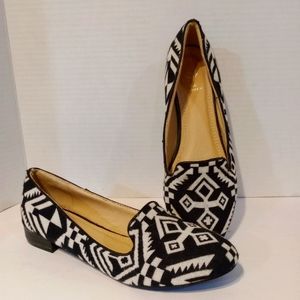 G.C. Tribal Flats Size 7‎